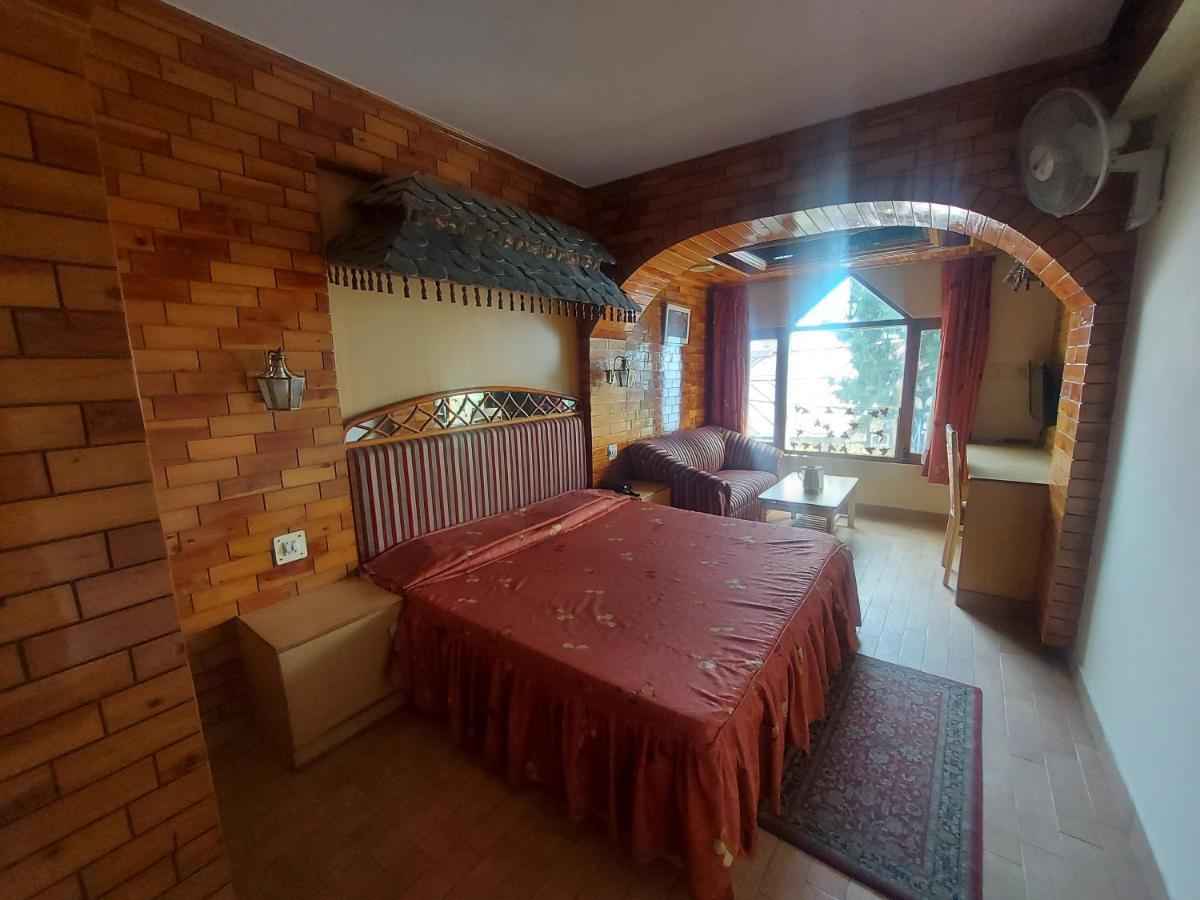 Brightland Hotel Shimla Exteriör bild