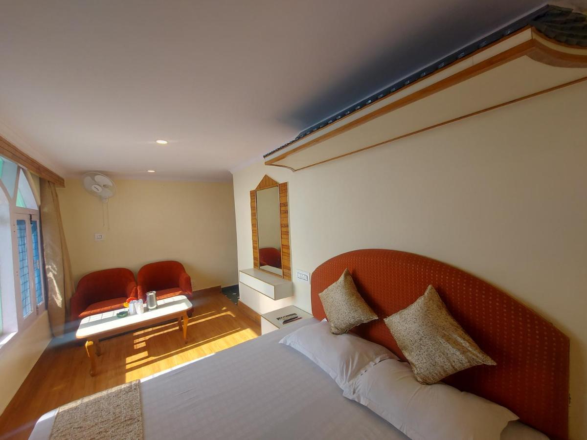 Brightland Hotel Shimla Exteriör bild