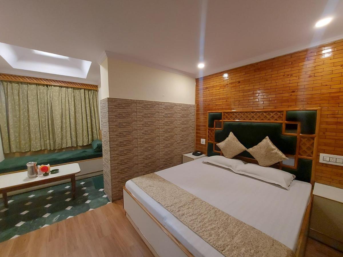 Brightland Hotel Shimla Exteriör bild